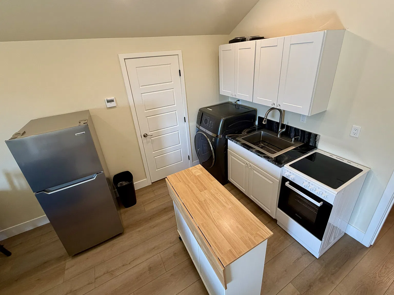 1 bed, 700 sqft, $1,975 — Photo 4