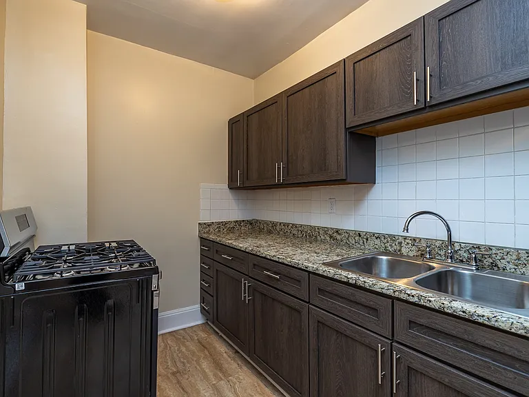 Mapleview Apartments — Photo 27
