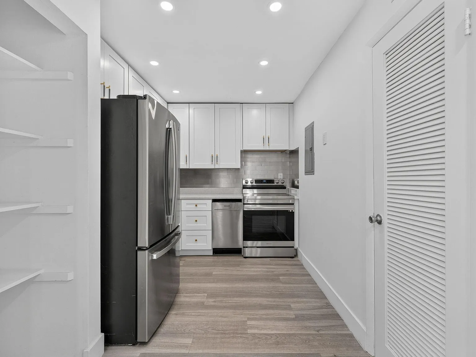 2 bed, 2.0 bath, 824 sqft, $2,200 — Photo 4