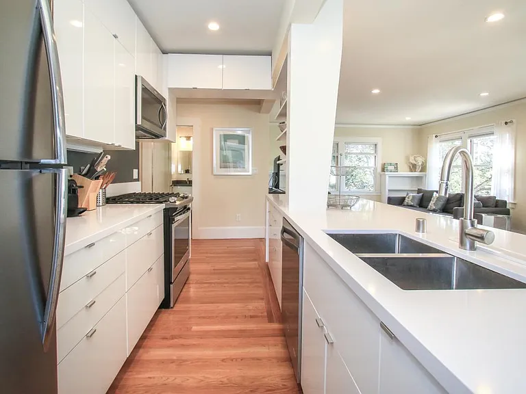 2403 Hillside Ave — Photo 7
