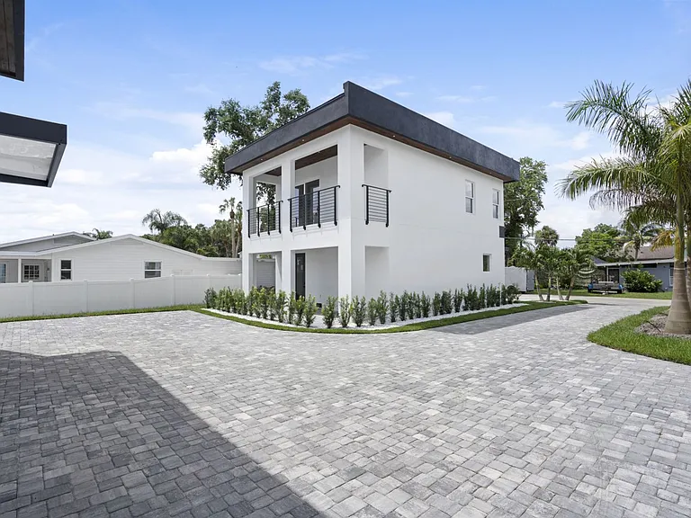 711 Tropical Dr — Photo 48