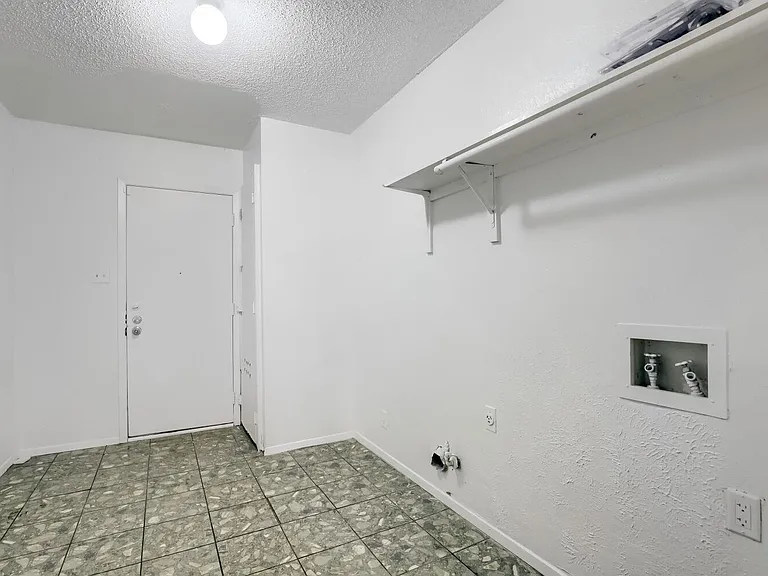 10710 Topperwein Dr #B — Photo 14