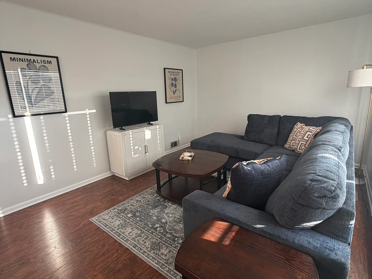 2 bed, 896 sqft, $1,600 — Photo 2
