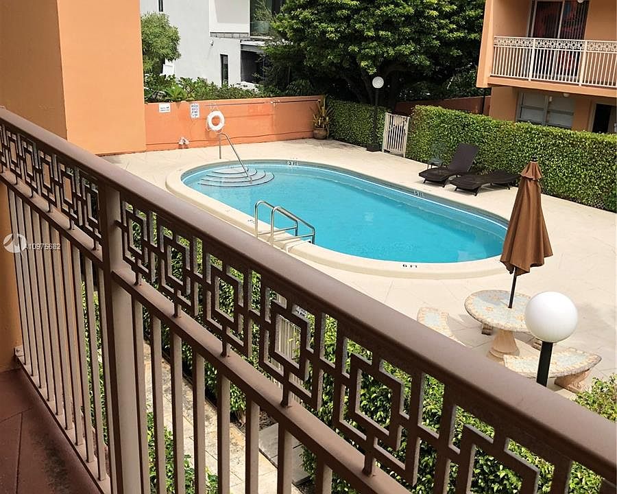2nd image of 2222 Brickell Ave #1