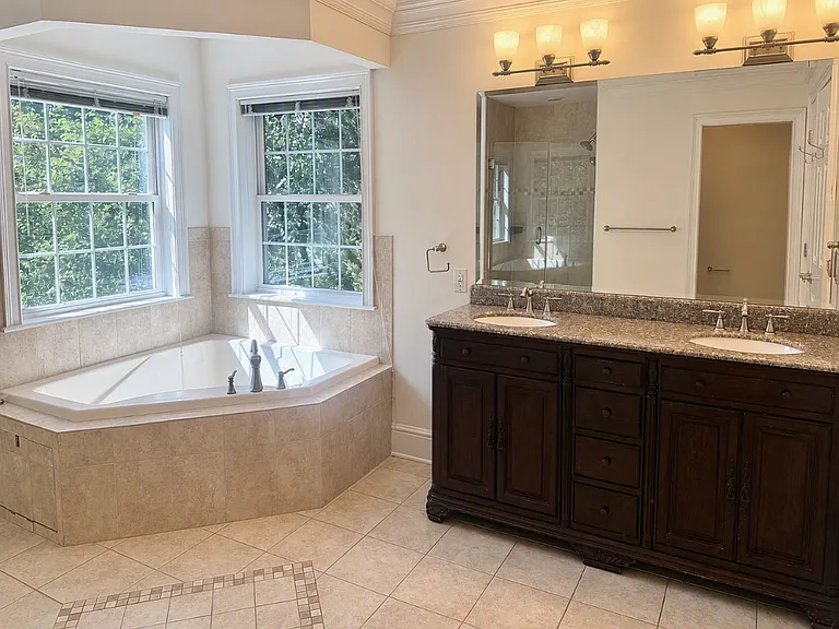 primary en-suite bath