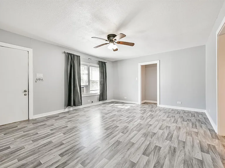 1021 Maple St — Photo 2