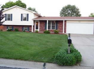 1847 Country Acres Dr, Saint Peters, MO