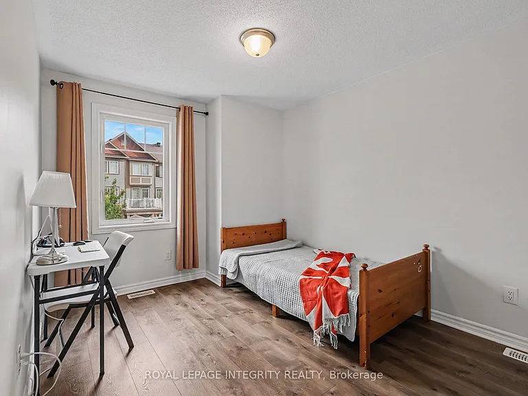 555 Foxlight Cir — Photo 14