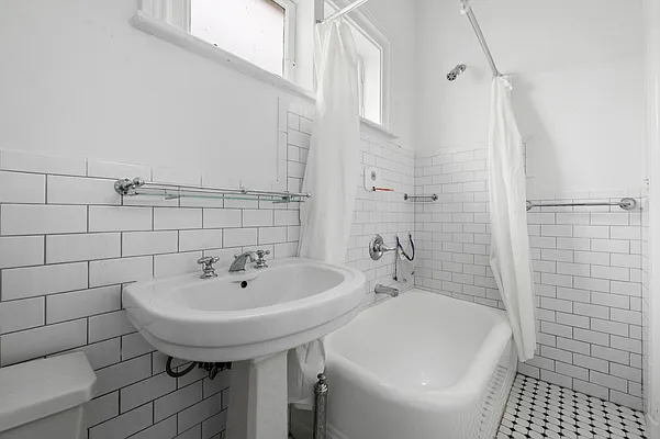 Rented by Douglas Elliman | media 19