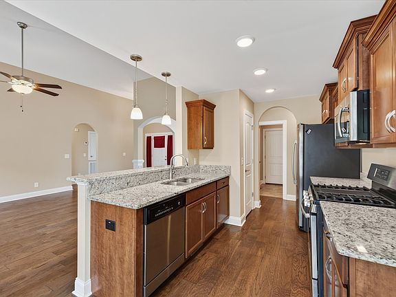 4th image of 104 Thomas Traylor Ln