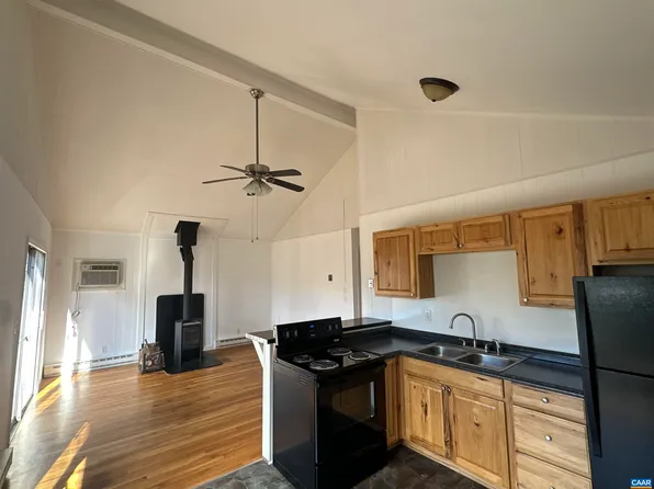 2432 Eastham Hl, Charlottesville, VA 22911