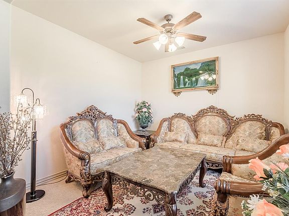 3rd image of 373 Redstone Dr