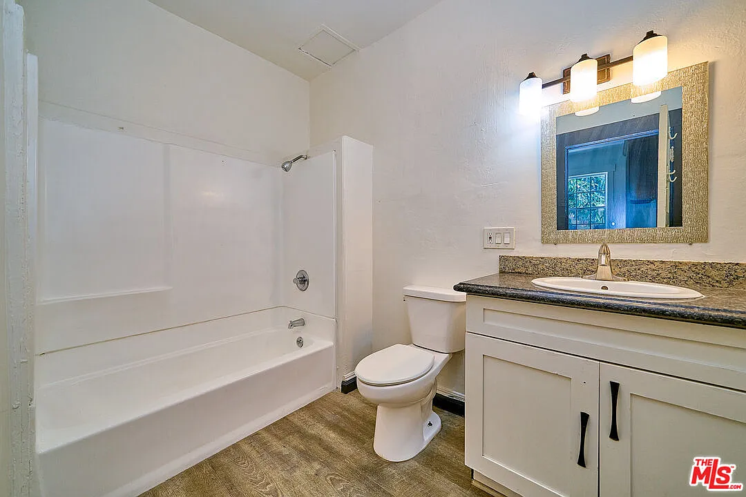 2 bed, 2.0 bath, 850 sqft, $2,499 — Photo 3
