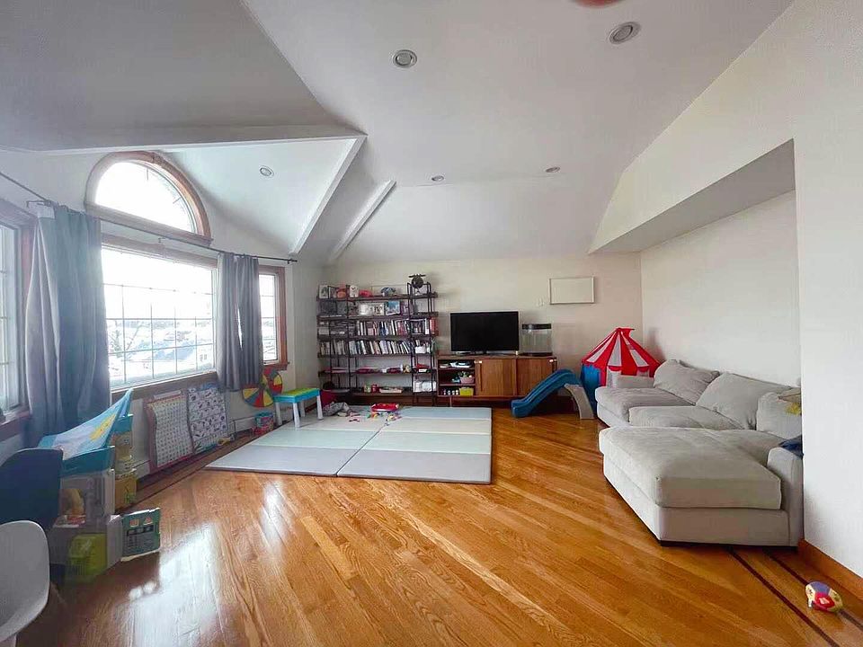 1st image of 1546 Clintonville St #2