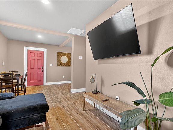 4th image of 917 Mack Ave #2