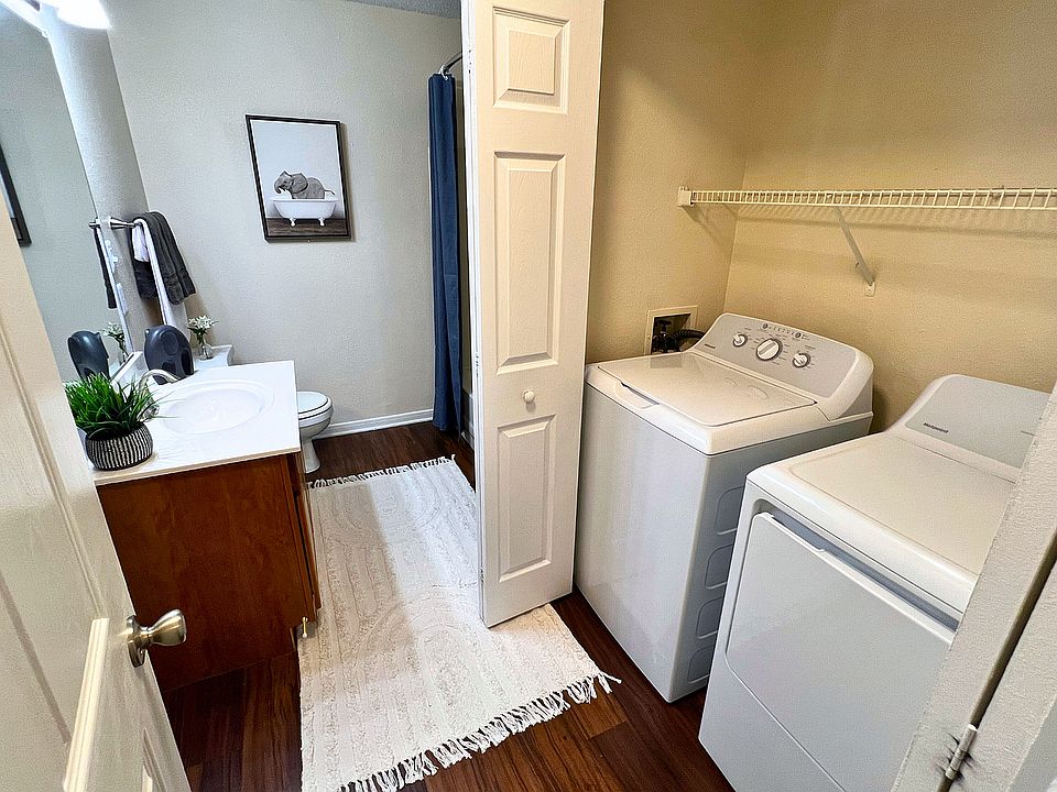 Bathroom with Washer/Dryer