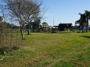 4404 Scenic Dr, Dickinson, TX 77539