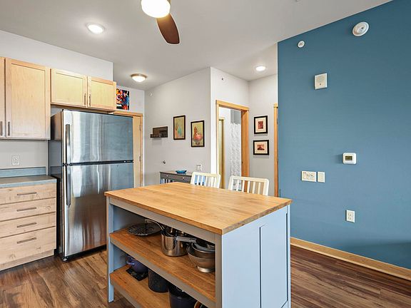 3rd image of 107 Sutherland Ct #323