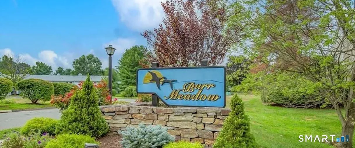 2 bed, 1.5 bath, 1292 sqft, $2,800 — Photo 2