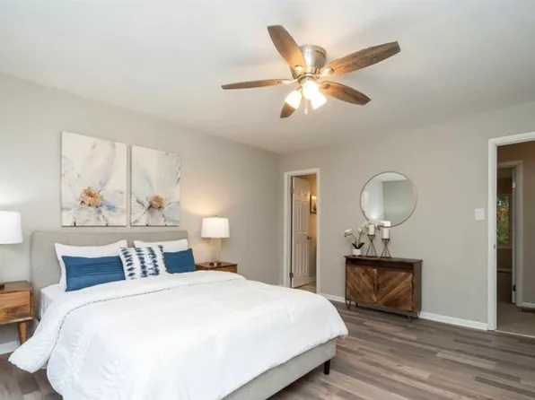 1040 Level Green Blvd, Virginia Beach, VA 23464