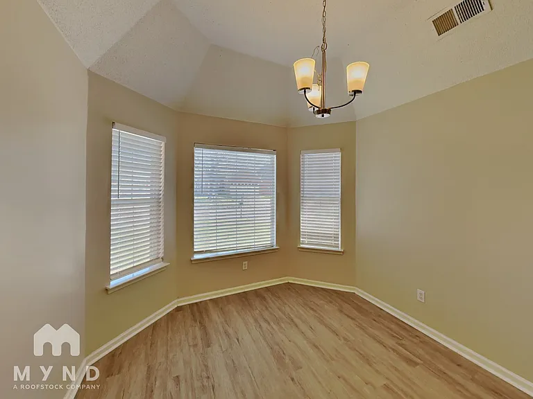 8313 Regal Bend Dr — Photo 11