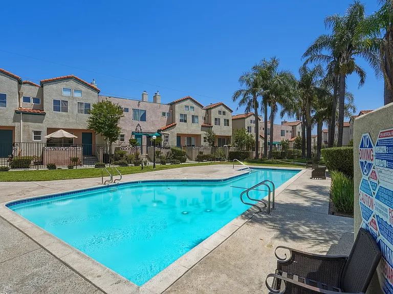 13901 Olive View Ln — Photo 35