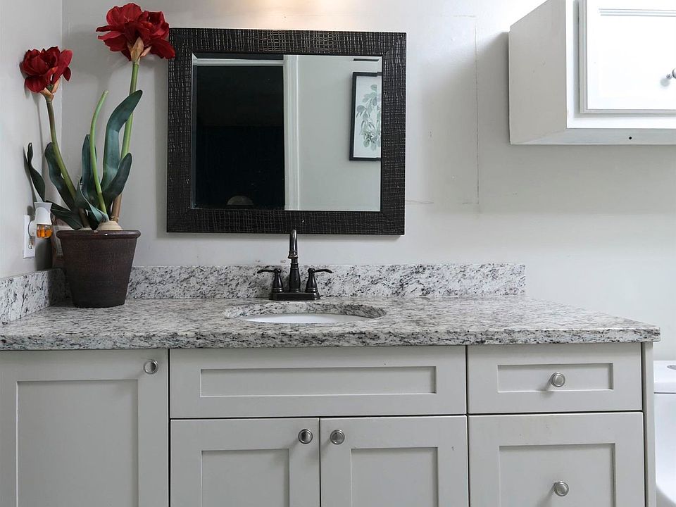 1st image of 209 Sommerset Dr