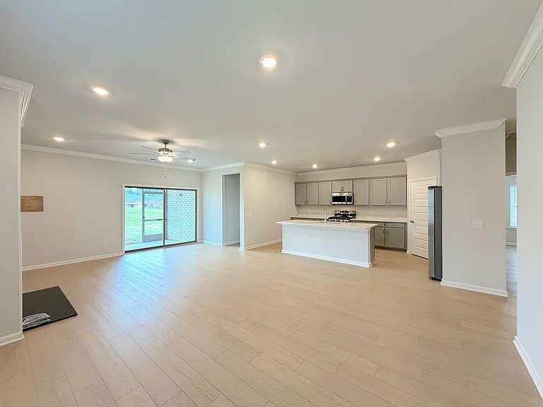 137 Clift Creek Dr — Photo 6