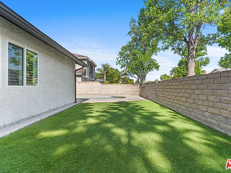 9200 Wystone Ave — Photo 49