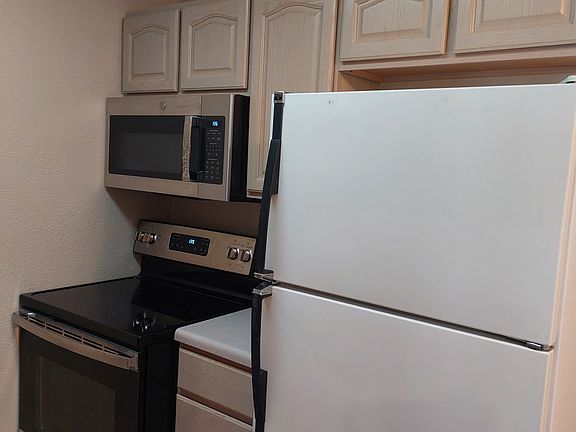 4th image of 4042 Ridglea Country Club Dr #1112
