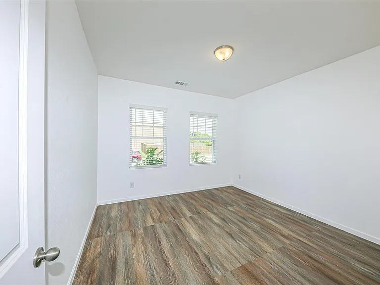 746 Wilshire Dr — Photo 12