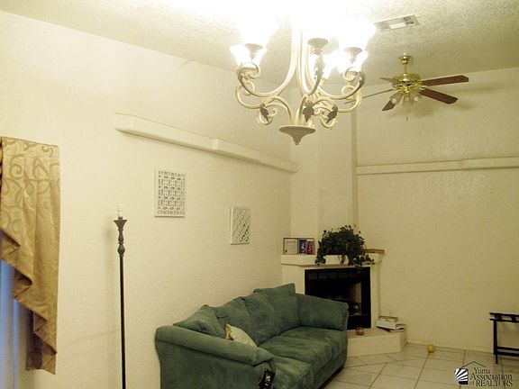4th image of 1519 E Constitution St