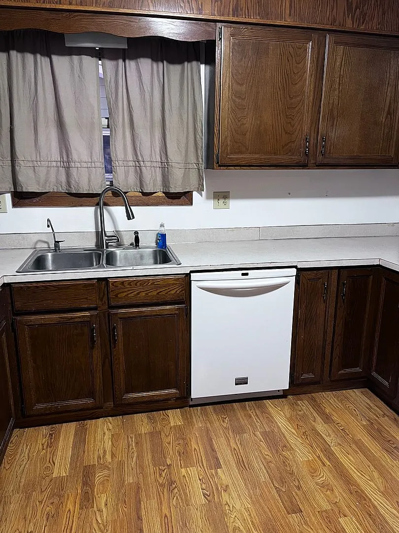 4 Bedroom 2 Bath House Fully Fenced Yard Hazen — Photo 2