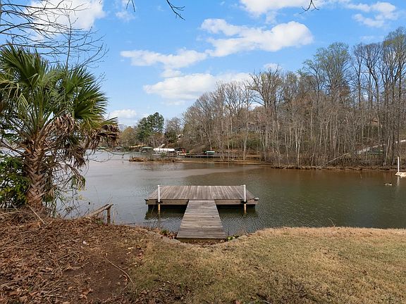 4th image of 144 Amber Dr