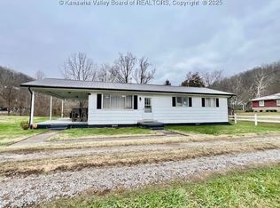 39 Savannah Ln, Elkview, WV 25071