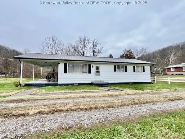 39 Savannah Ln, Elkview, WV 25071
