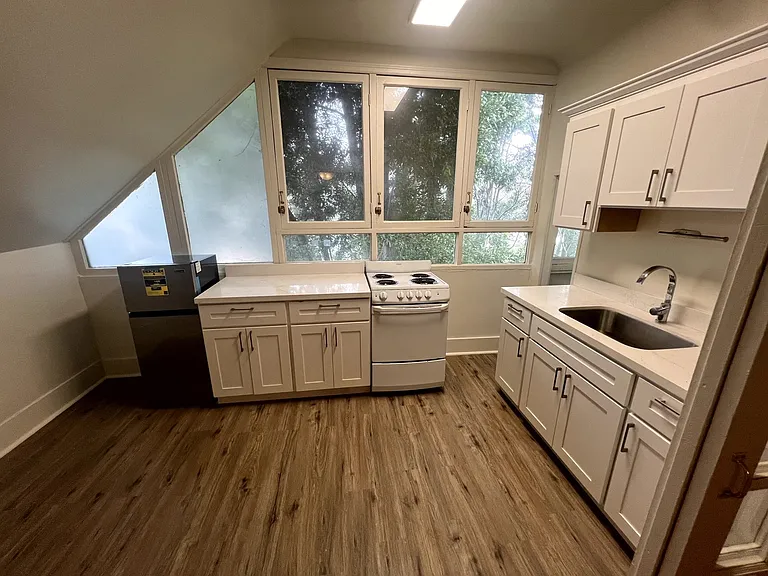 1423 Central Ave #C — Photo 6