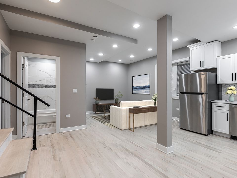 1st image of 1430 N Maplewood Ave #O1o2