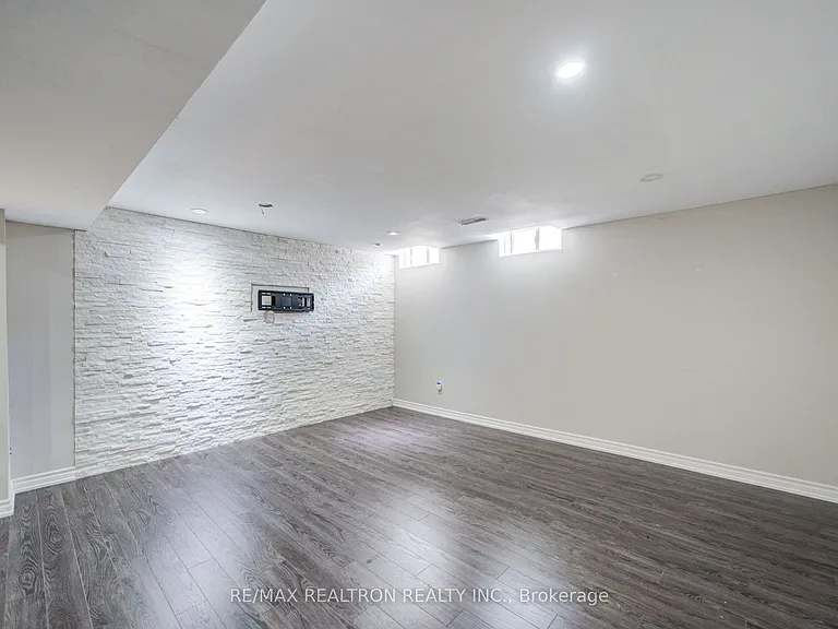 2365 Bur Oak Ave — Photo 30