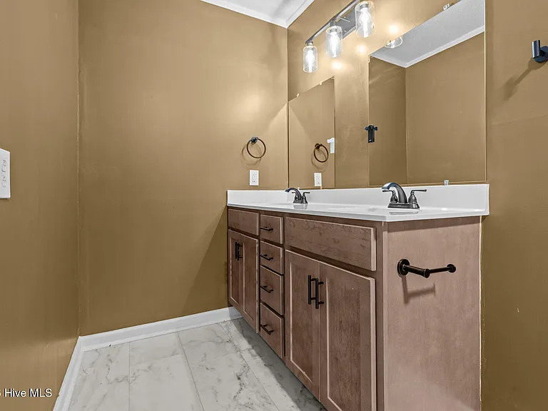 605 Winchester Rd — Photo 27