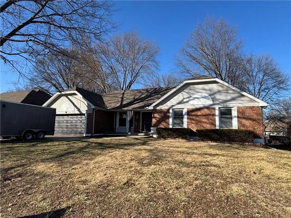 1004 SE 3rd Ter, Lees Summit, MO 64063