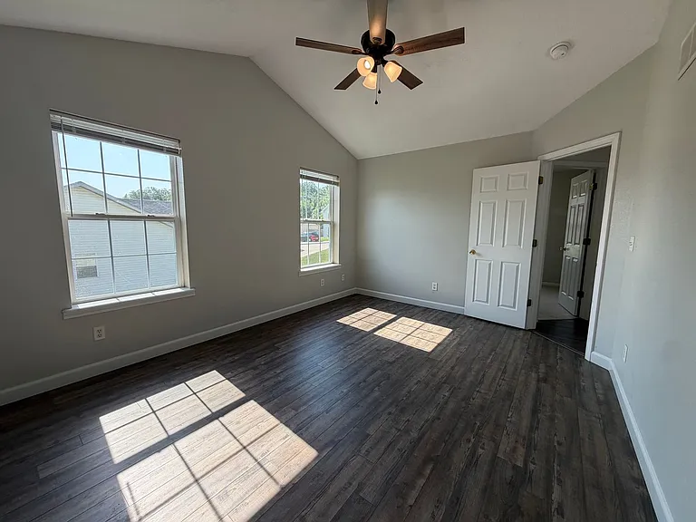 135 Lyle Curtis Cir — Photo 13