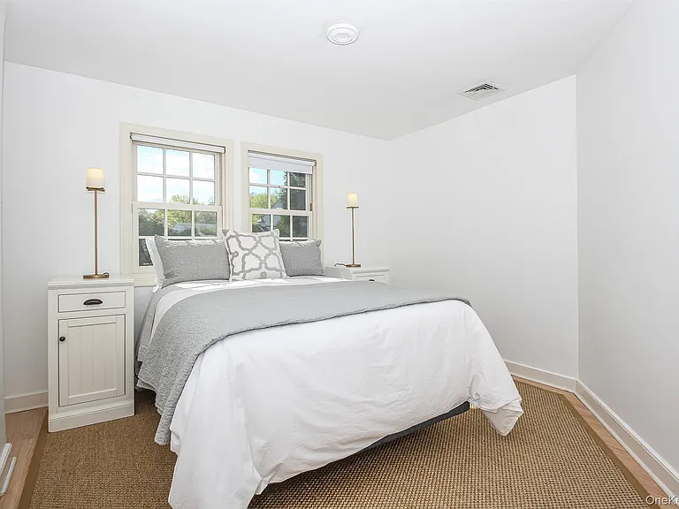 150 Kingsbury Rd — Photo 22