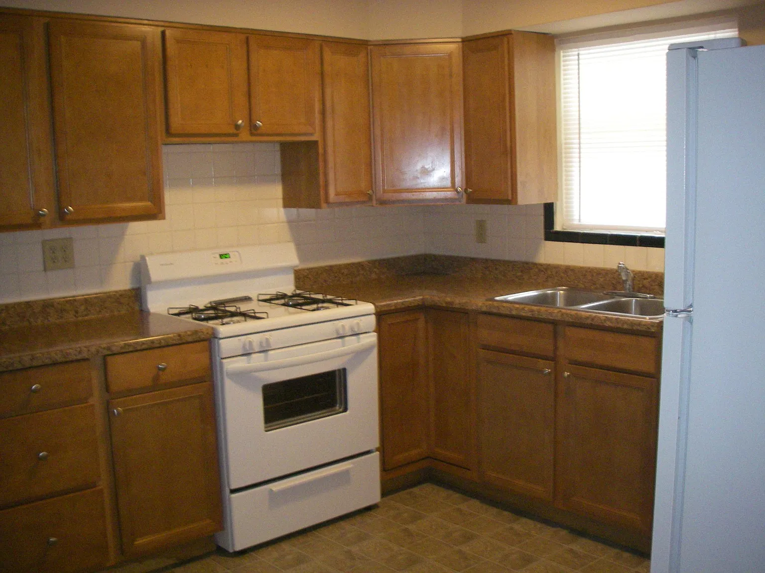 2 bed, 800 sqft, $900 — Photo 2