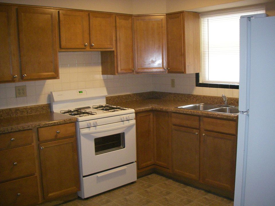 2nd image of 5313 S Broadway