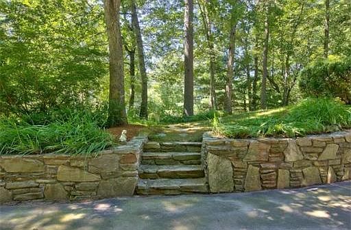 3rd image of 20 Wellfleet Dr