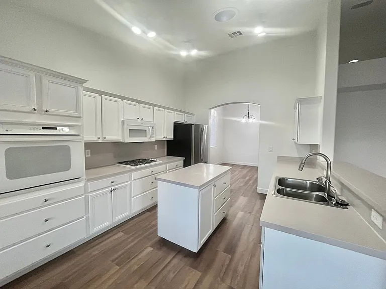 3816 Waynesvill St — Photo 13