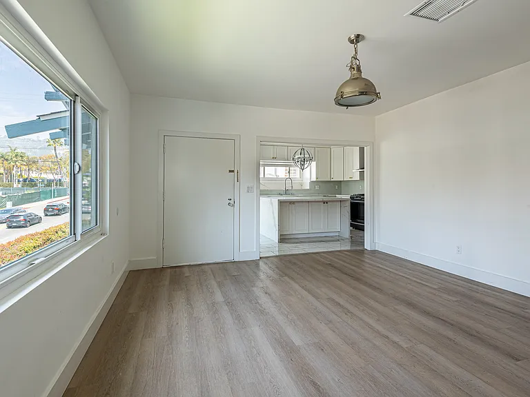 1040 N Crescent Heights Blvd — Photo 20