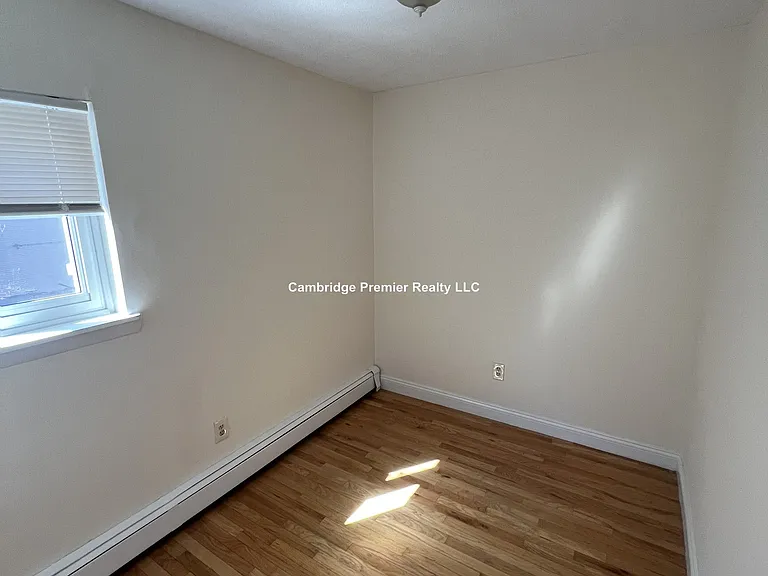 Pine St — Photo 8