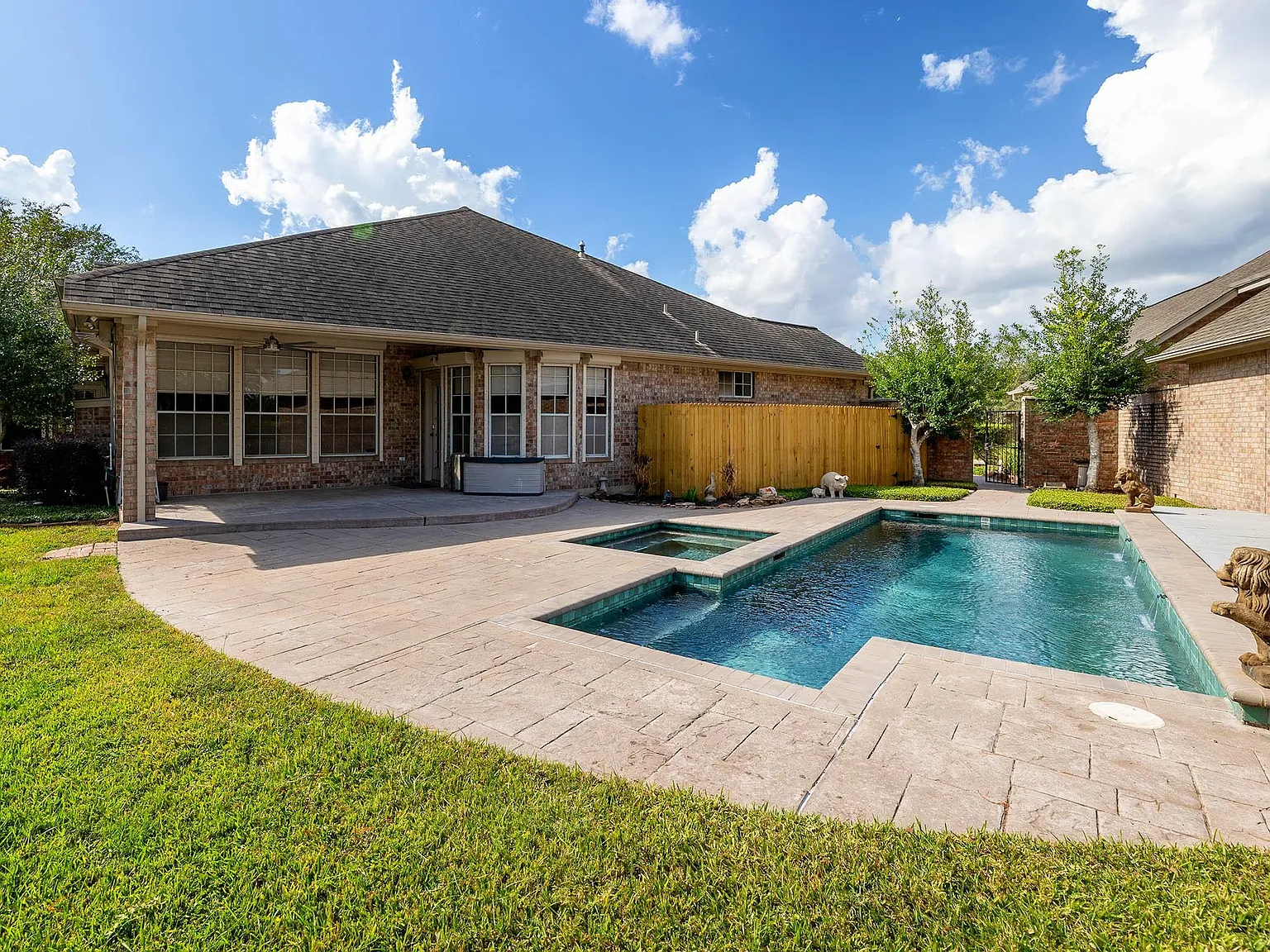 3 bed, 2.5 bath, 2649 sqft, $3,500 — Photo 4